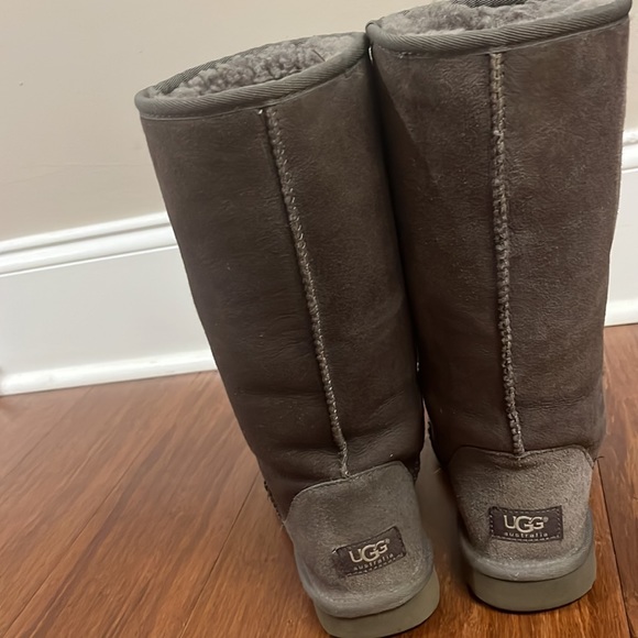 Uggs boots Gray tall, classic suede leather  size 7 - Picture 4 of 8